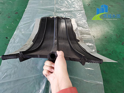 钢边止水带