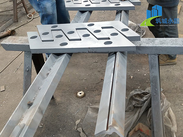 多向变位式伸缩装置图片4