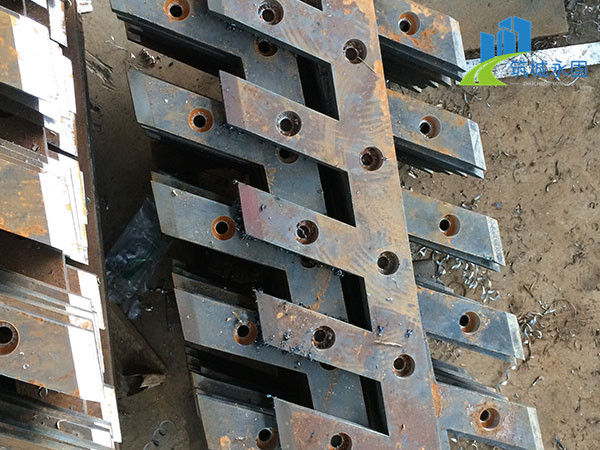 梳齿板型伸缩装置